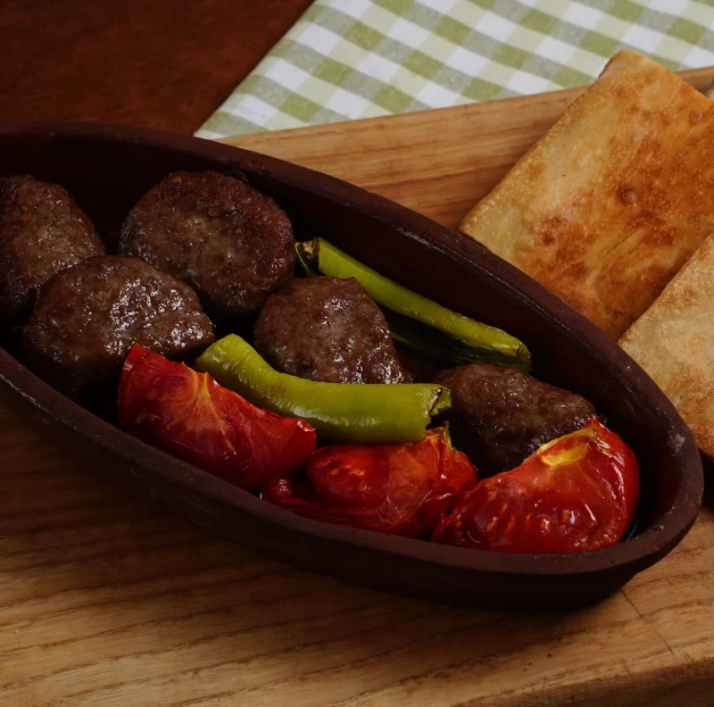 Güveçte Köfte